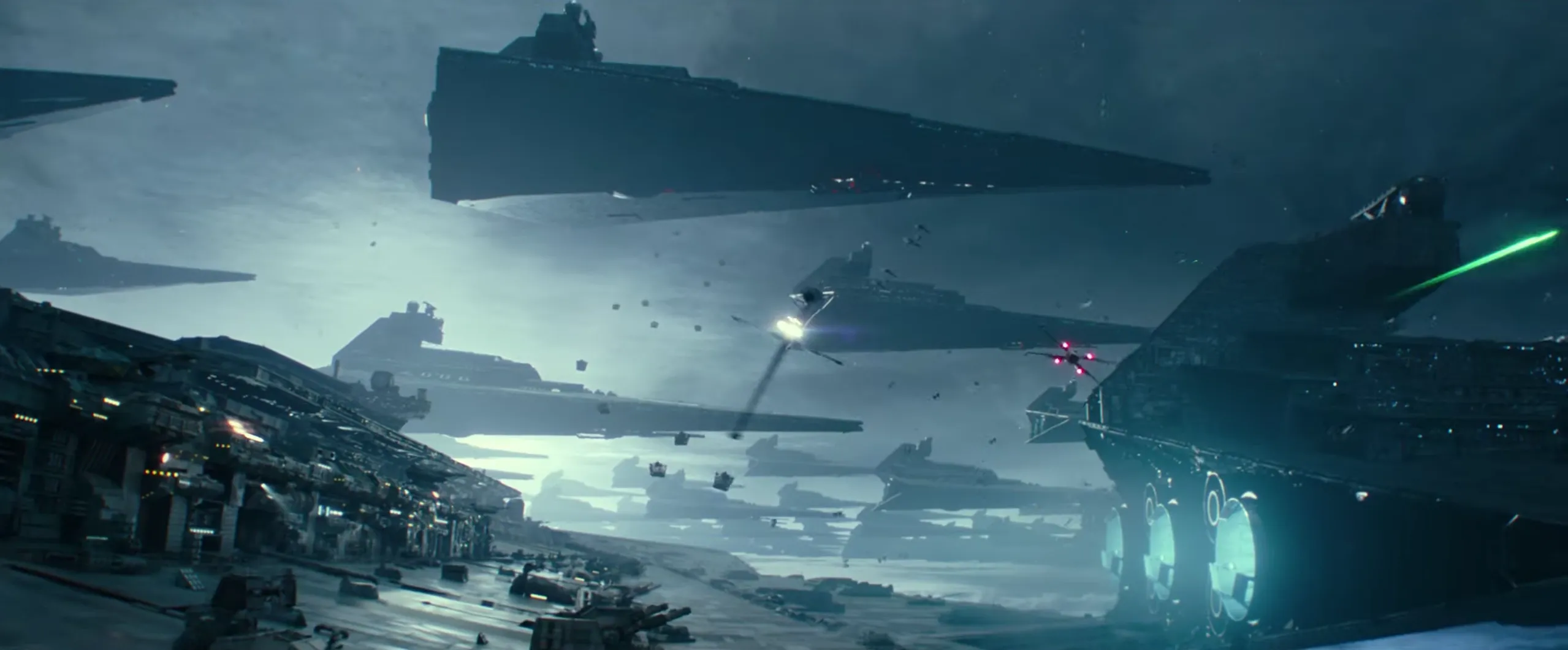 Les vaisseaux de la Résistance engagent la flotte du Sith Éternel.