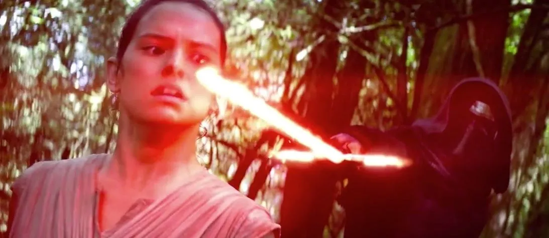 Rey est faite prisonnière par Kylo Ren