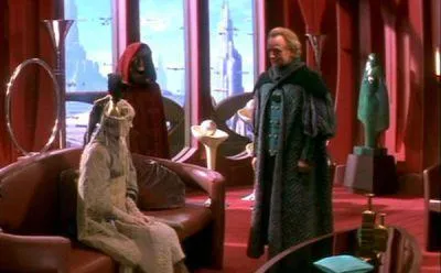Palpatine reçoit la Reine Amidala dans sa suite du 500 Republica