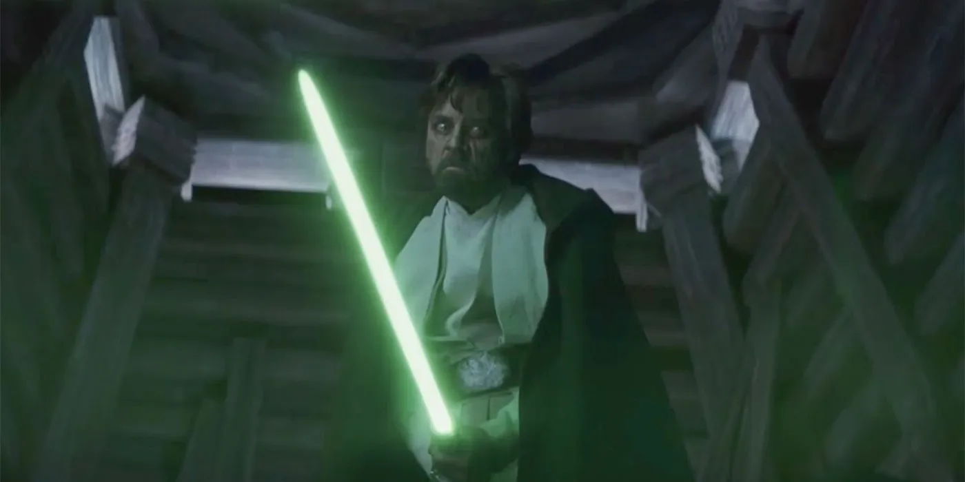 Dans un moment de doute, Luke brandit son sabre pour éliminer son neveu, Ben Solo.