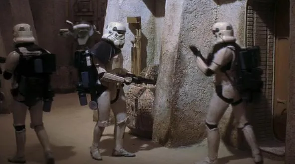 IM4-099 aidant les Sandtroopers dans Mos Eisley
