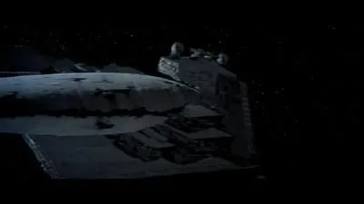 Le Quantum Storm dépasse le destroyer Tyrant, inopérant à cause des salves du canon à ions