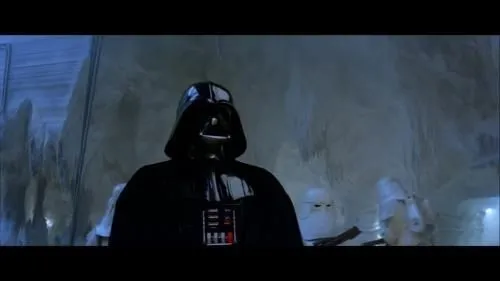 Vader, entouré de Snowtroopers, pénètre dans le Hangar Nord