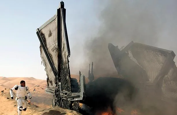 Finn vient tenter de sauver Poe Dameron