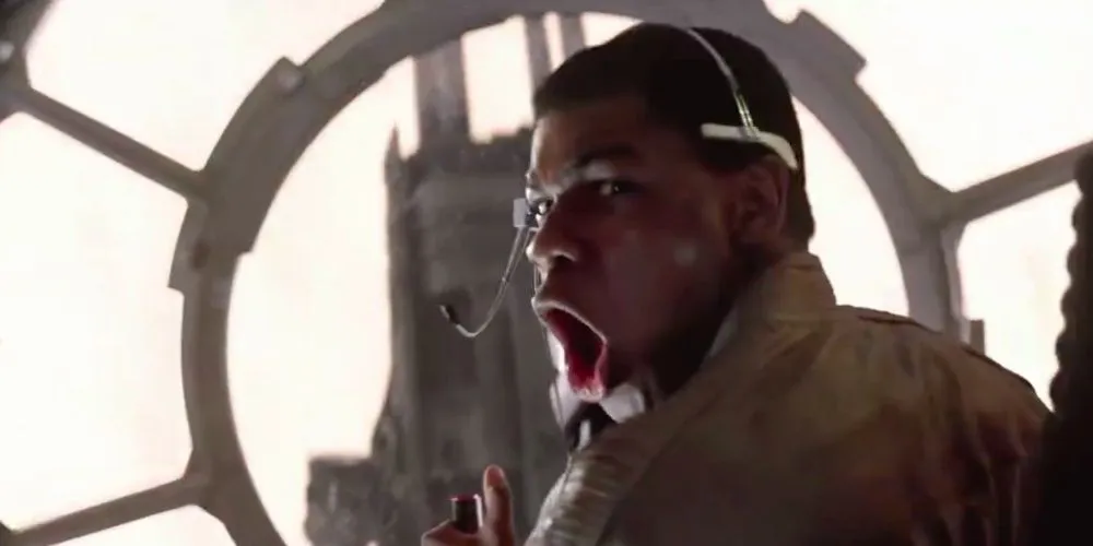 Finn aux commandes des tourelles du Faucon Millenium