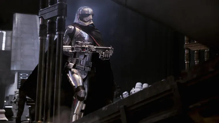 Phasma équipée de son F-11D
