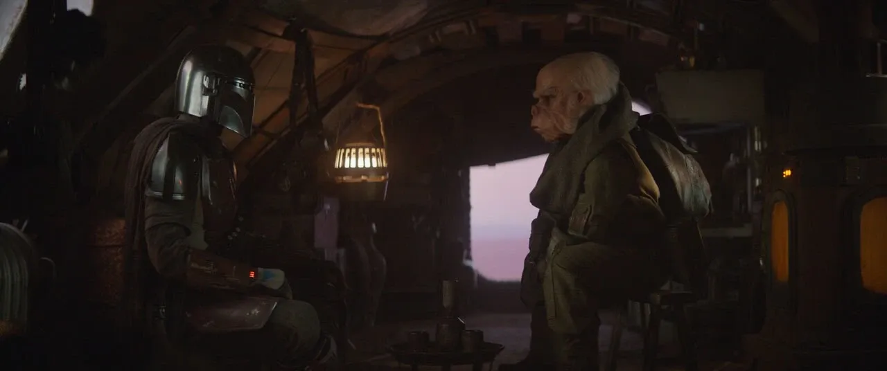 Djarin et Kuiil planifient leur mission sur Arvala-7.