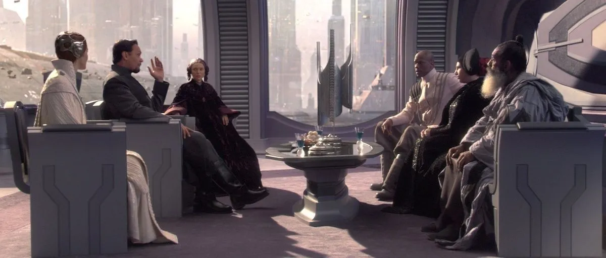 Mon Mothma, Bail Organa et Padmé Amidala se réunissent en secret avec d'autres sénateurs pour s'opposer à Palpatine