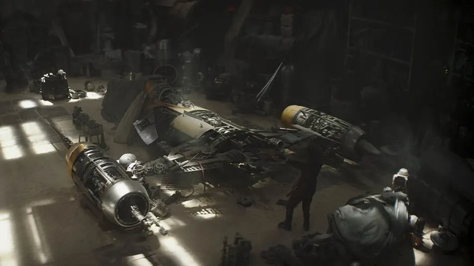Peli Motto répare le Chasseur Naboo N-1.