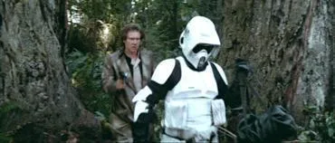 Avarik sur le point d'engager un combat avec Han Solo.