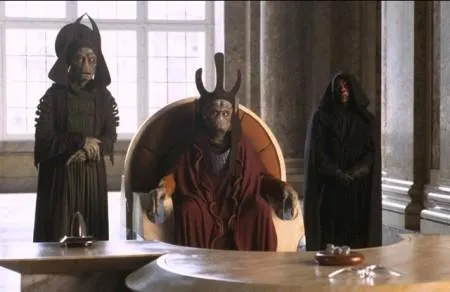 Nute Gunray flanqué par Rune Haako et Darth Maul dans le Palais de Theed.