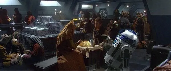 Padmé Amidala, Anakin Skywalker et R2-D2 dans la soute réaménagée du Jendirian Valley.