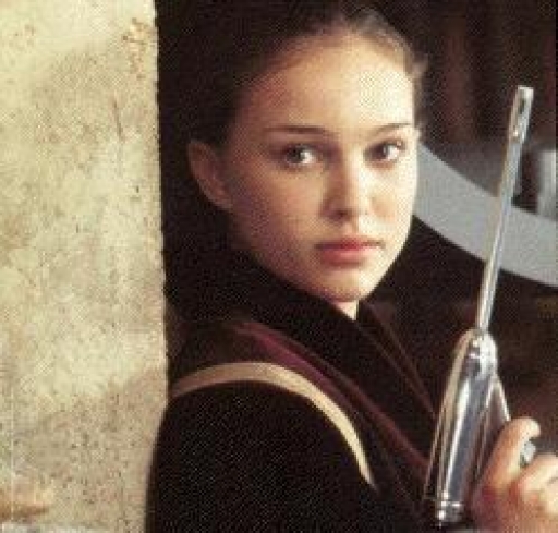 Padme Amidala armée d'un ELG-3A.