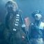 Chewbacca et Leia jouent le jeu pour infiltrer le Palais de Jabba
